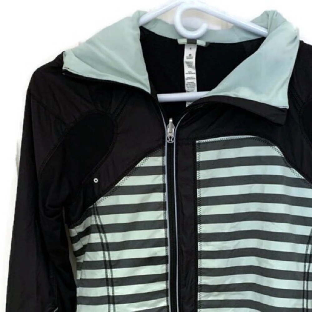 Lululemon Get Up and Glow mint running jacket